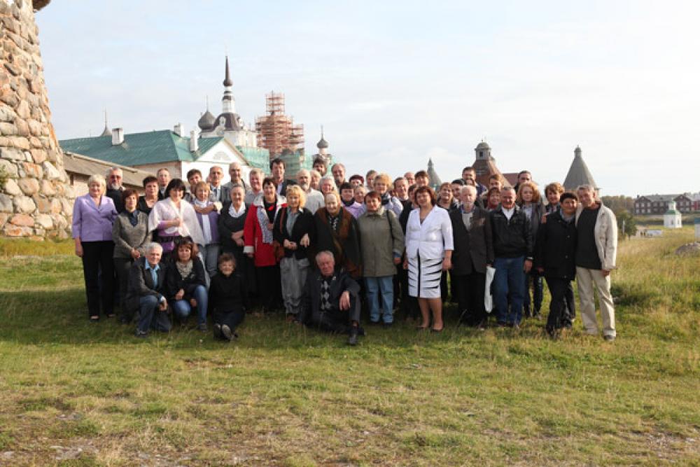 Ветераны  и часть  коллектива  музея-заповедника  на праздновании  45-летия СГИАПМЗ